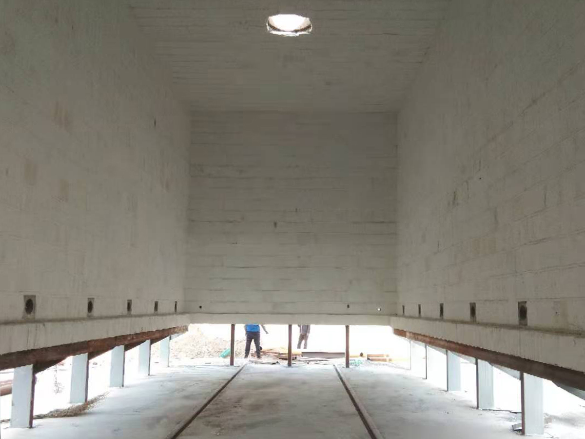 石家莊臺(tái)車爐陶瓷纖維模塊爐襯施工現(xiàn)場(chǎng)